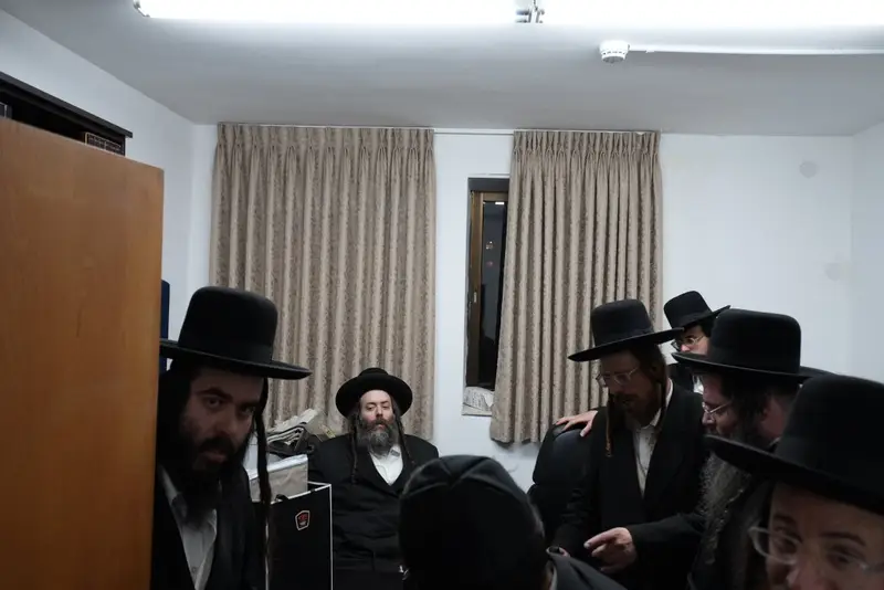 Gerer Rabbanim Permit Music on Motzoei Tishah B’Av for Celebration Marking Bochur’s Release From Military Prison
