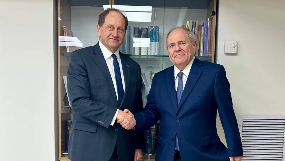 New German envoy to Israel begins term with Yad Vashem visit