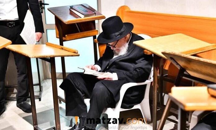 Rav Moshe Hillel Hirsch Advises Bochurim Struggling With Tishah B’Av Kinnos: “Don’t Skip Them, Learn Some Well”