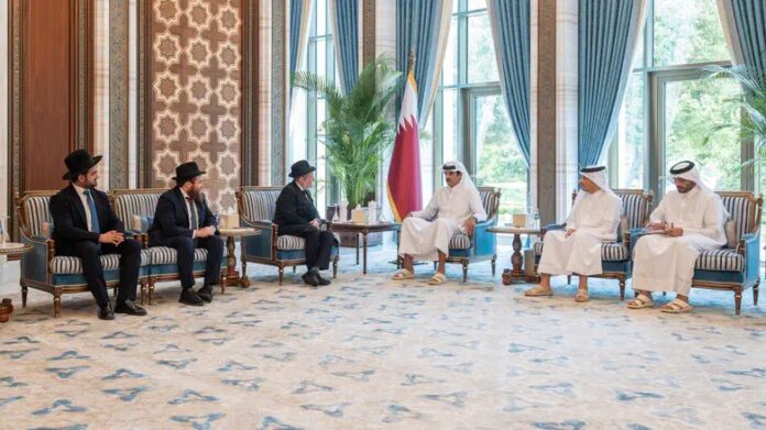 Iran, Qatar Rabbis Meet Emir in Rare Palace Visit