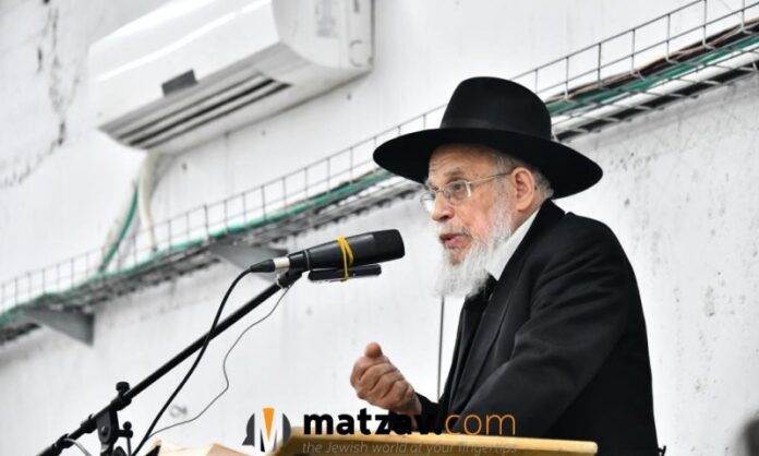 Ponevezh Rosh Yeshiva Warns Bochurim: ‘They’re Looking for Flaws in Bnei Torah—Stay Away From the Streams’
