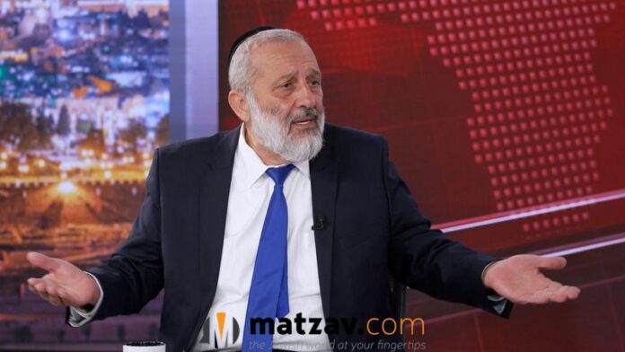 New Poll: Shas Falls to Just 7 Seats as Likud Gains, Coalition Stuck at 49