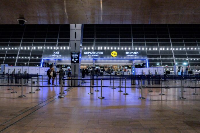 Study Warns Israel’s Emigration Surge Shows No Signs of Slowing for Third Straight Year
