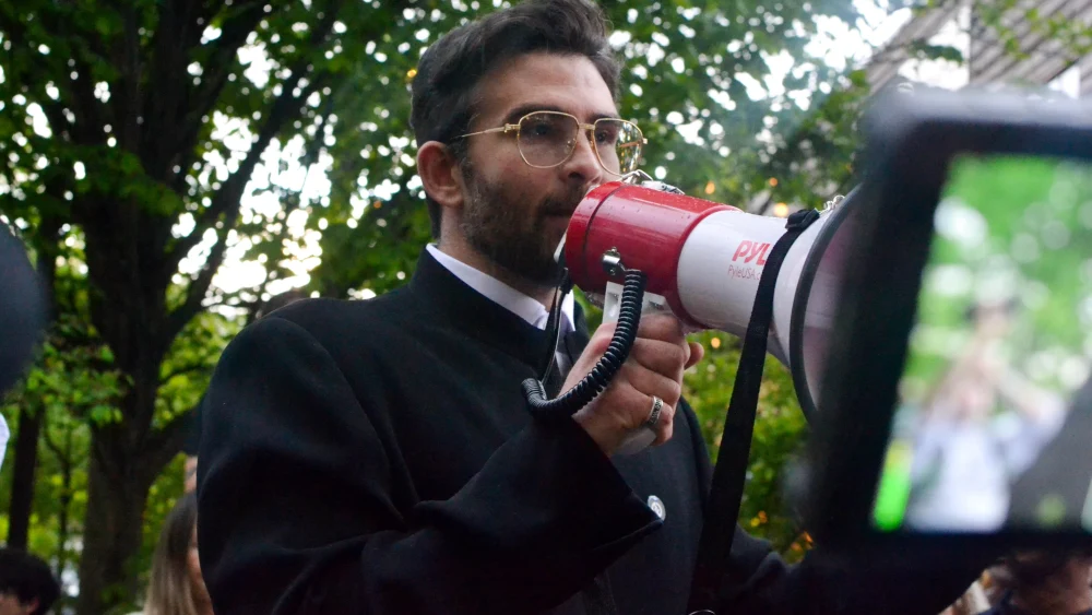 When it hosts antisemitic streamer Hasan Piker in January, University of Washington suggests attendees pay $10 per ticket
