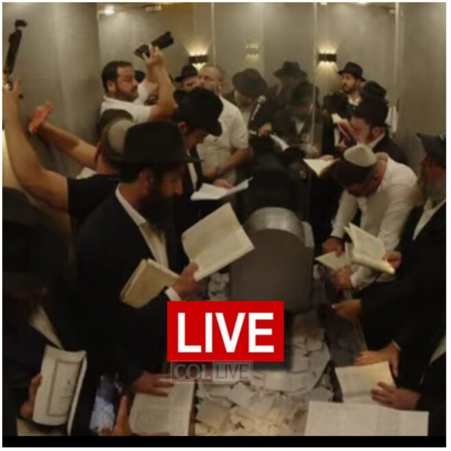 Live: Pan Klolli Read at Rebbe’s Father’s Gravesite