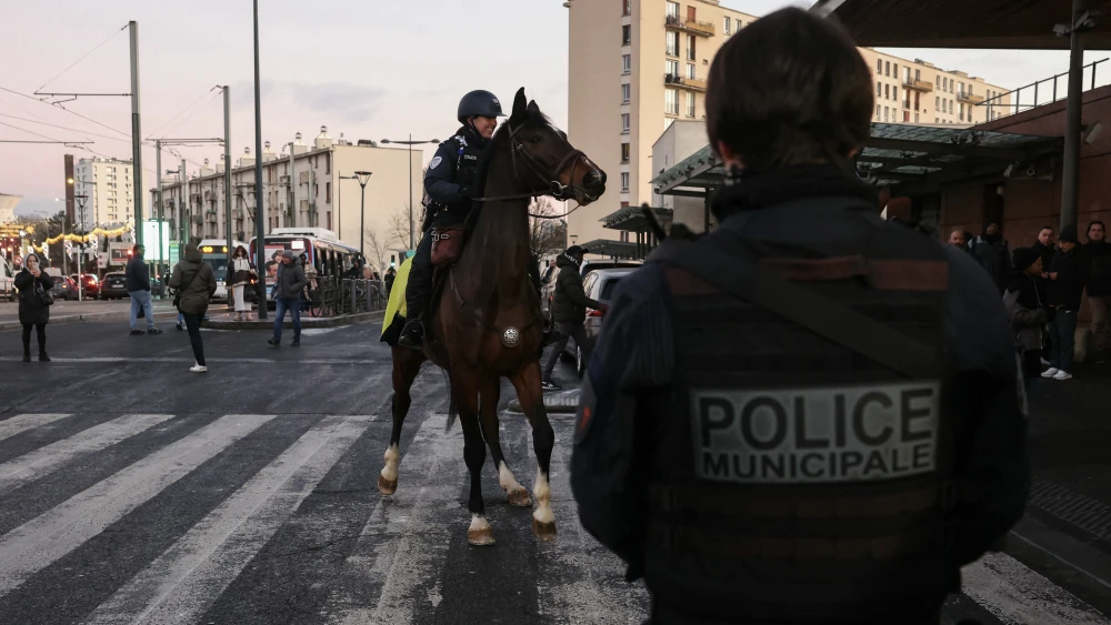 France to charge six in foiled synagogue attack
