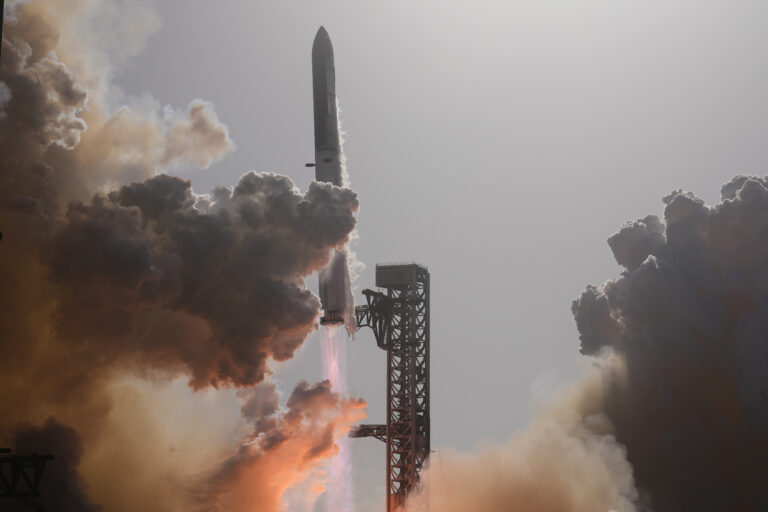SpaceX Posts Loss in First Report as a Public Company but Less Than Expected