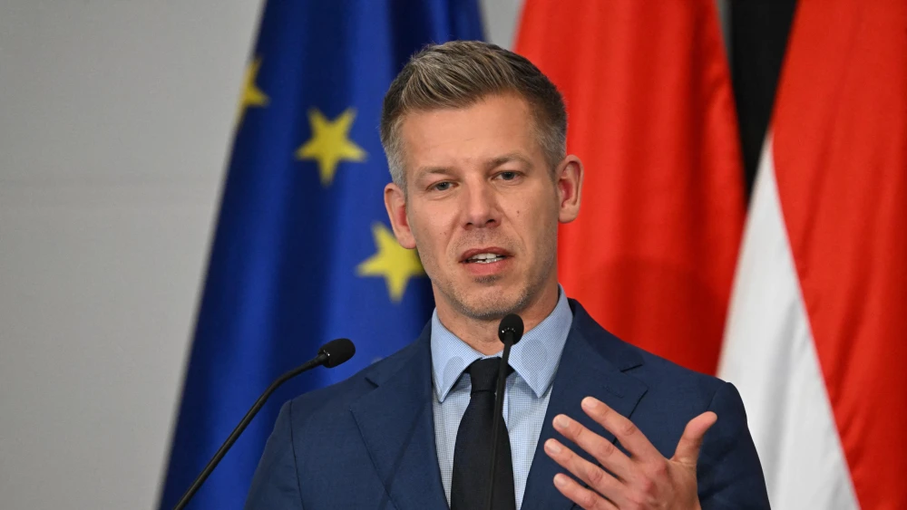 Hungarian Jewish chessmaster declines PM's offer to be interim president