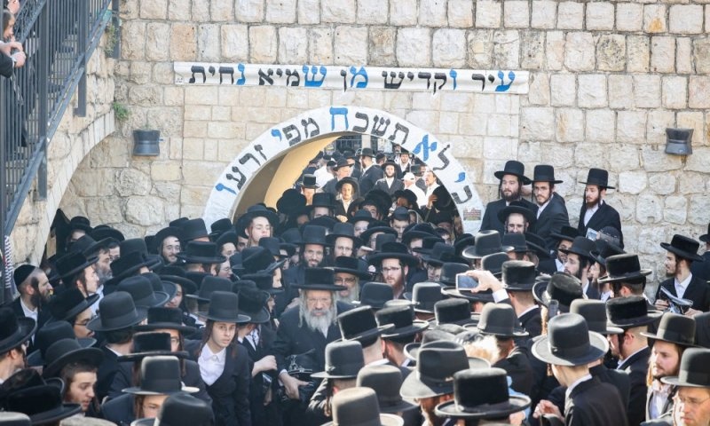 EREV YOM TOV CRISIS: Kivrei Tzaddikim And Holy Sites Across Eretz Yisroel Face Closure