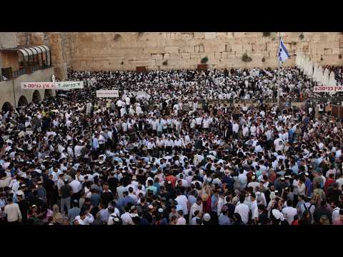 WATCH LIVE: Thousands of Jews Sing at the Kosel As Tisha B’Av Concludes